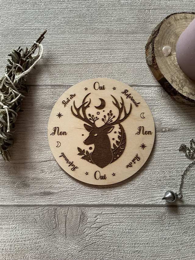 🌙 Planche de Divination au Pendule – Cerf &amp; Lune