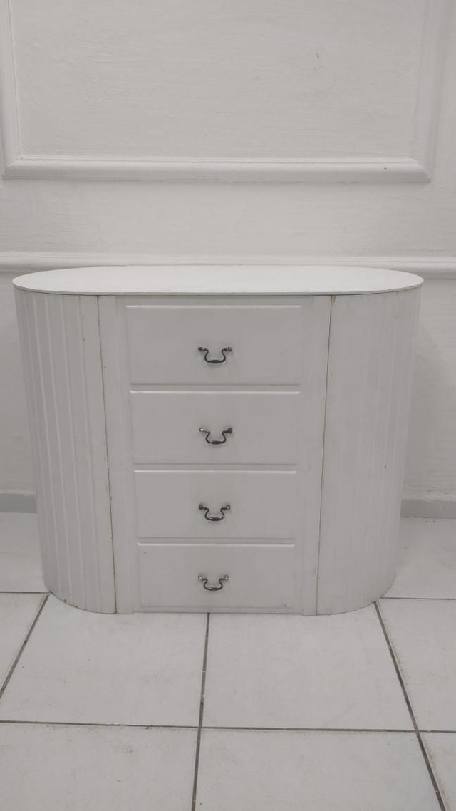 MESA OVAL RIPADA BRANCA - LOCAÇÃO  