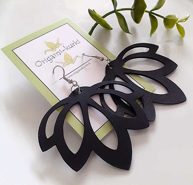 Lotus, iso roikkuva (musta).  