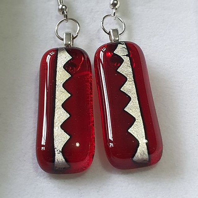 Red silver zigzag and glass design dangly earrings e77