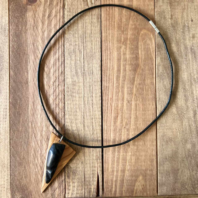 Collier bois d’Ebène et If