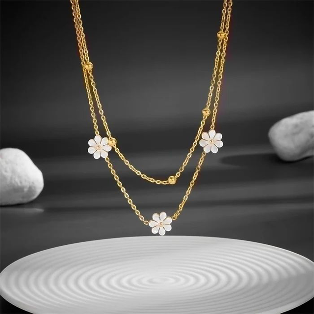 Collier fleur pastorale : couleur or