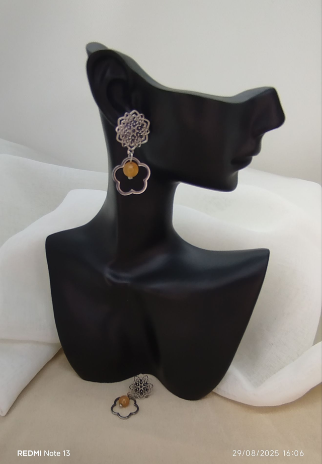 Clous d'oreilles "fleur" et anneau "fleur" en acier inoxydable et perles naturelles aventurine orange 6 mm 
