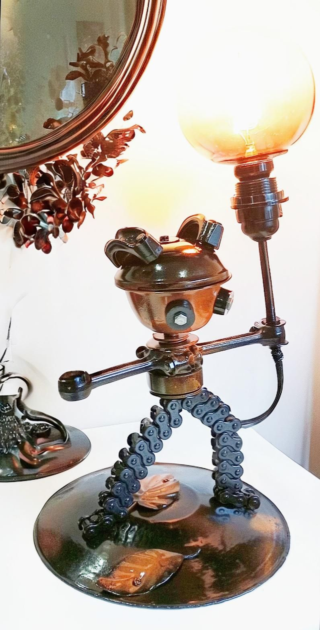 Badass Mécano, Lampe déco, Lampe personnage esprit steampunk, vintage - Artisanat Français