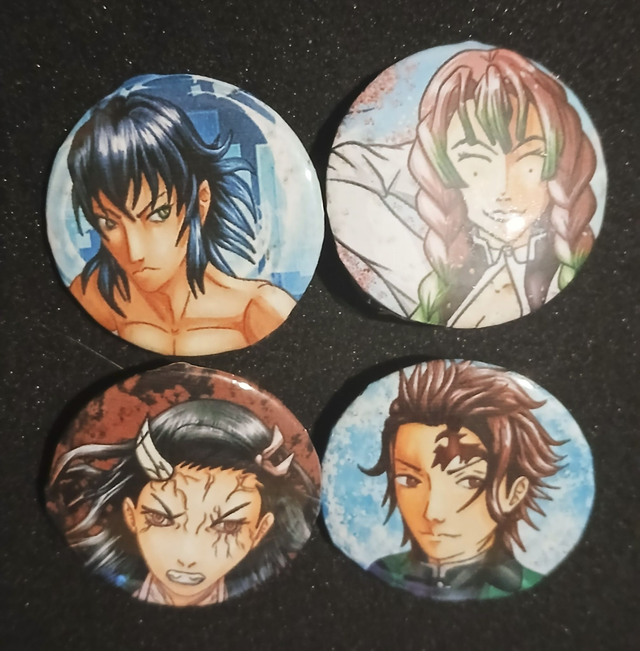 Demon Slayer Lots 4 badges 