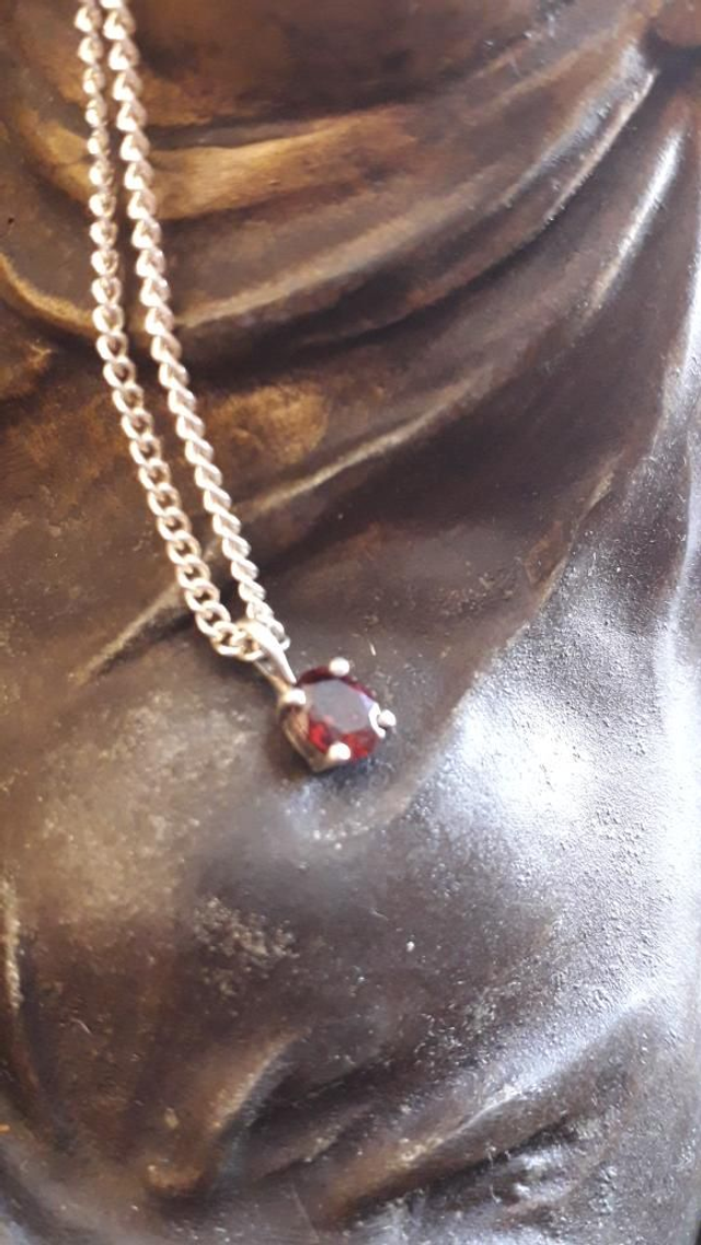 Pendentif grenat