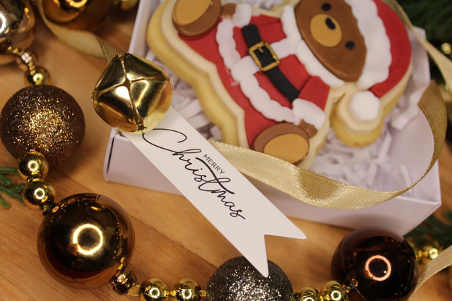 Santa Bear Luxury Biscuit Gift