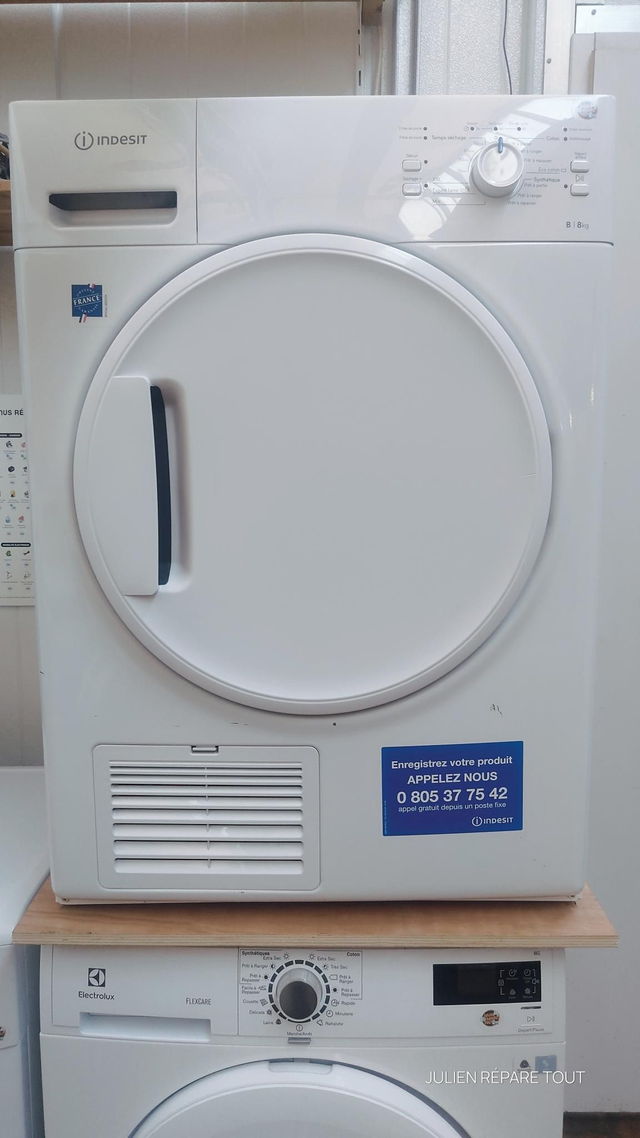 SÈCHE LINGE 8KG INDESIT IND80112