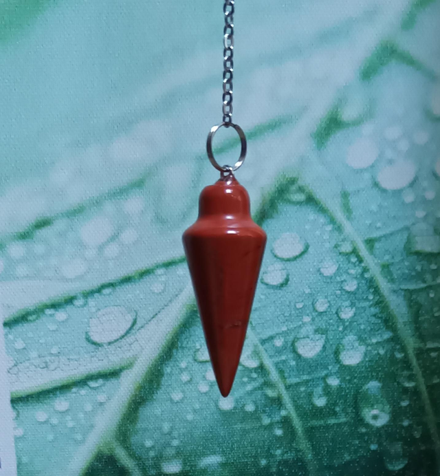 Pendule divinatoire goutte en jaspe rouge