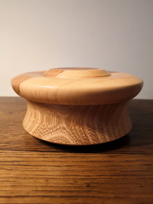 Boîte avec couvercle 