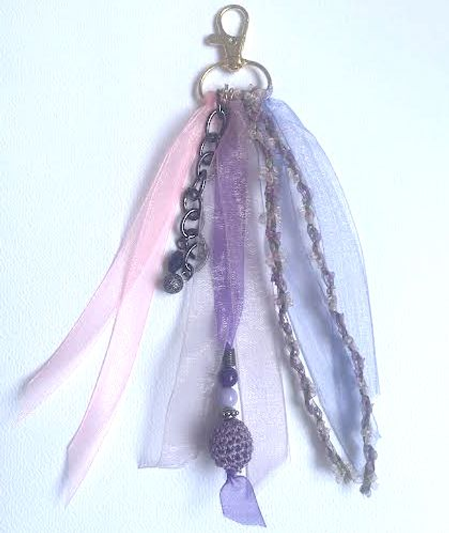 BS16- Bijoux de Sac ruban, petit pompon et chaine