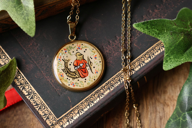 Collier Chevalier d'or – Médaillon médiéval peint à la main - acier inoxydable doré 