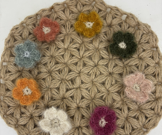 Broche fleurie au crochet 