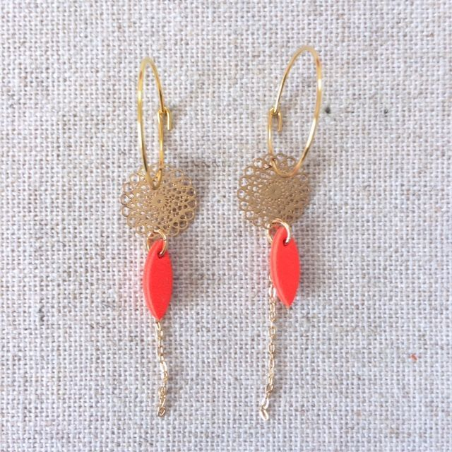 Boucles d’oreilles « Cantino » dorées, cuir orange fluo