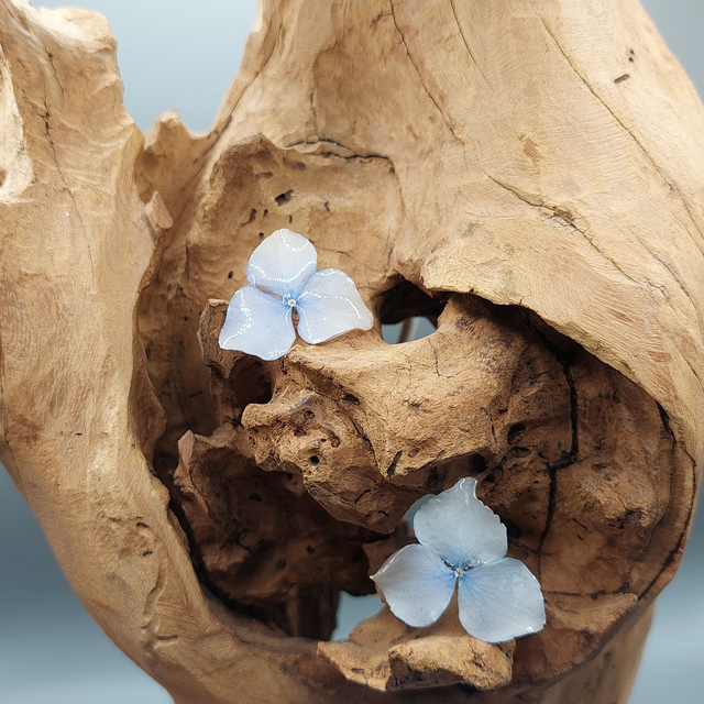 Boucles d’oreilles Hortensias – Bijoux floraux faits main en résine brillante