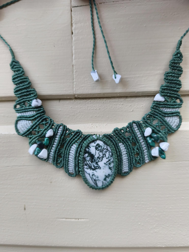 Collier jaspe arbre et chips malachite et howlite