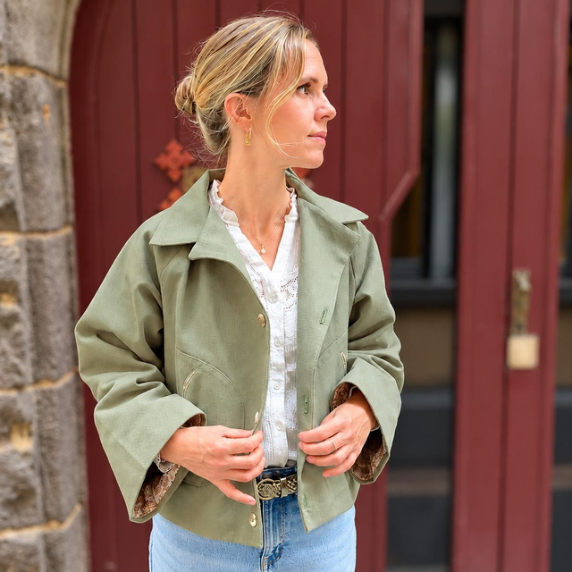 Trench court femme kaki et liberty – fabriqué en France sur-mesure