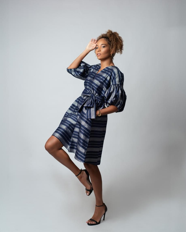 Robe taffetas de soie marine rayée 