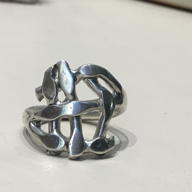 Dancing bones ring 