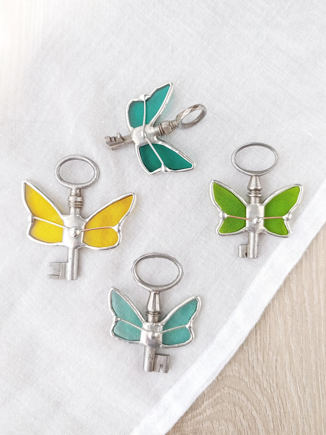 🗝️ Petite clé féerique "Ayla" en vitrail