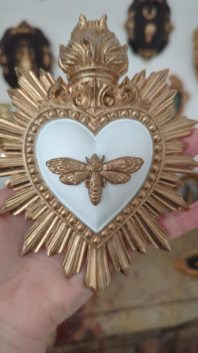 Décoration murale cœur ex-voto blanc et doré