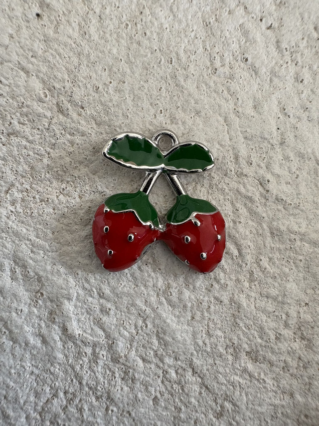 Charm Fraise argentée