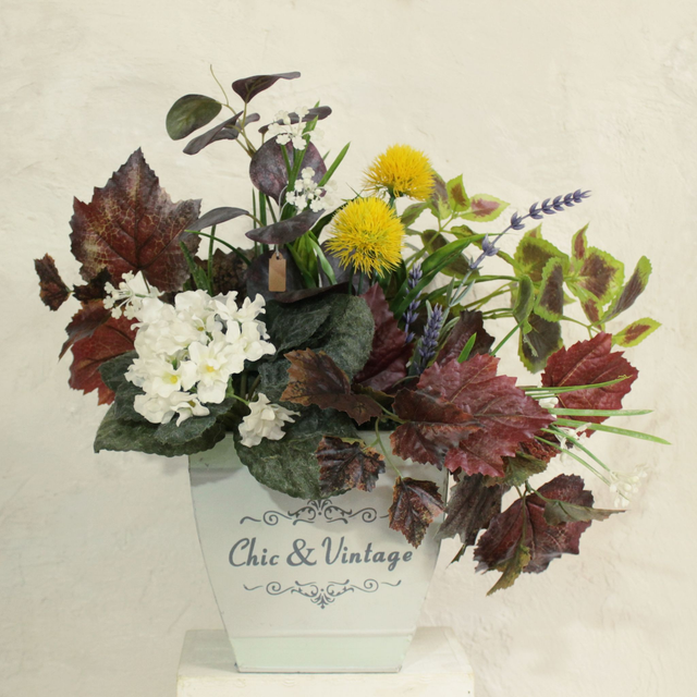 CL384- Zinc con plantas y flores artificiales.