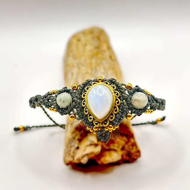 Bracelet SELVA – Pierre de lune &amp; micro-macramé