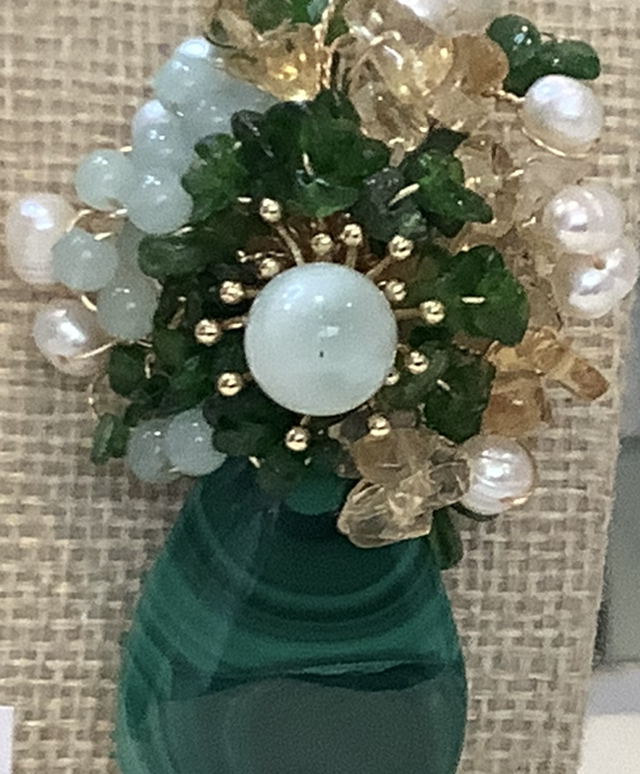Broche en Malachite et perle de rivière 