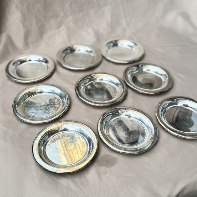 Set von 9 Tellern silverplated