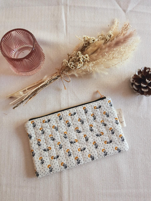 Trousse matelassée beige