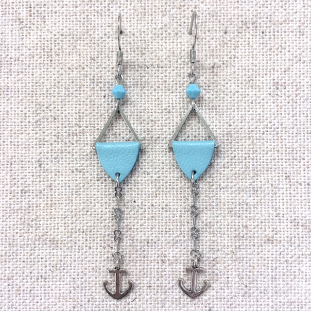 Boucles d’oreilles « De profundis », cuir bleu turquoise 