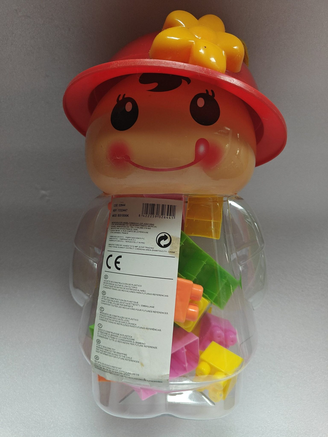 Palikkasetti säästöpurkissa