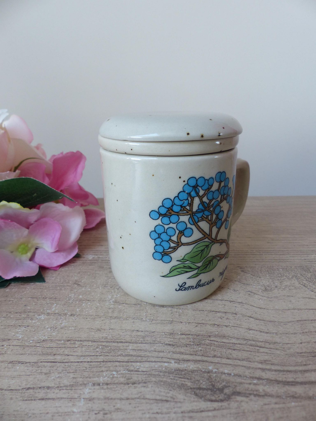 Tisanière Vintage en Grès Mouchetté – Décor Botanique Baies de Sureau Noir – Tasse avec Filtre et Couvercle – Style Campagne et Bohème