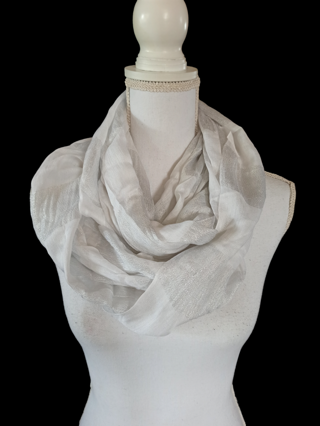 Tour de cou argenté