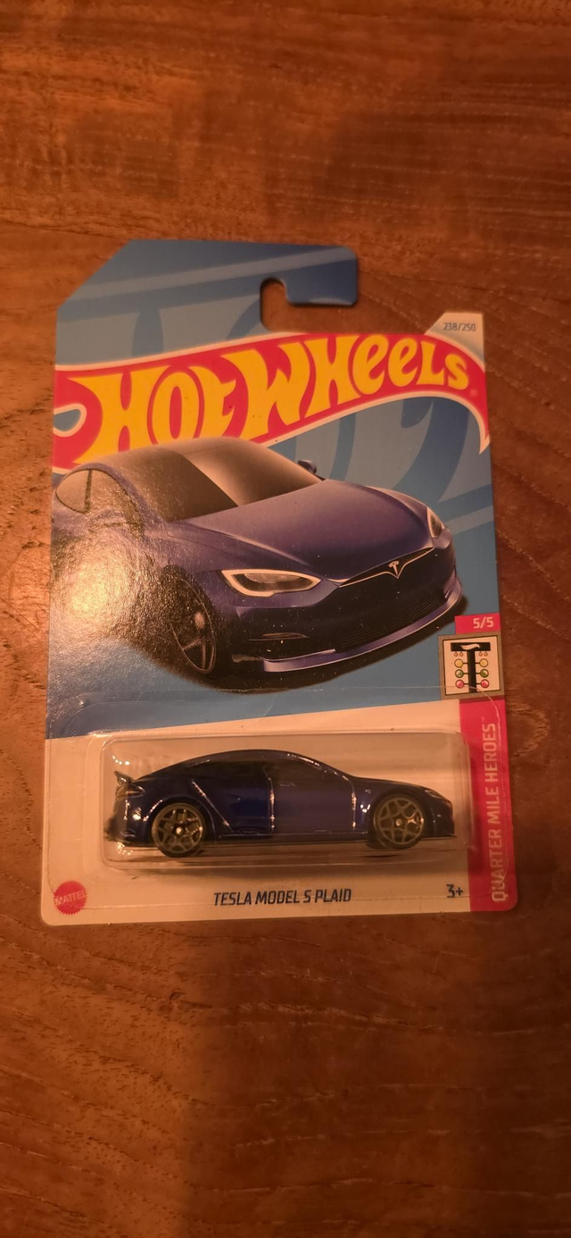 Tesla model s plaid