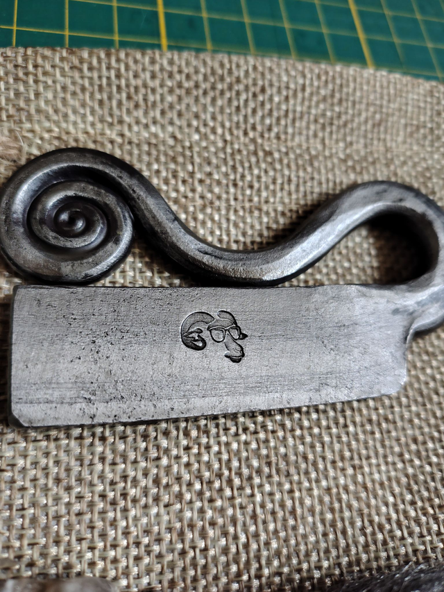 Briquet à battre forgé