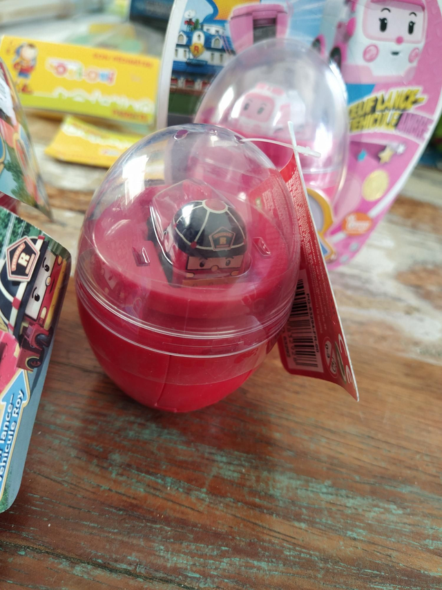 OEUF LANCE VÉHICULES ROBOCAR POLI