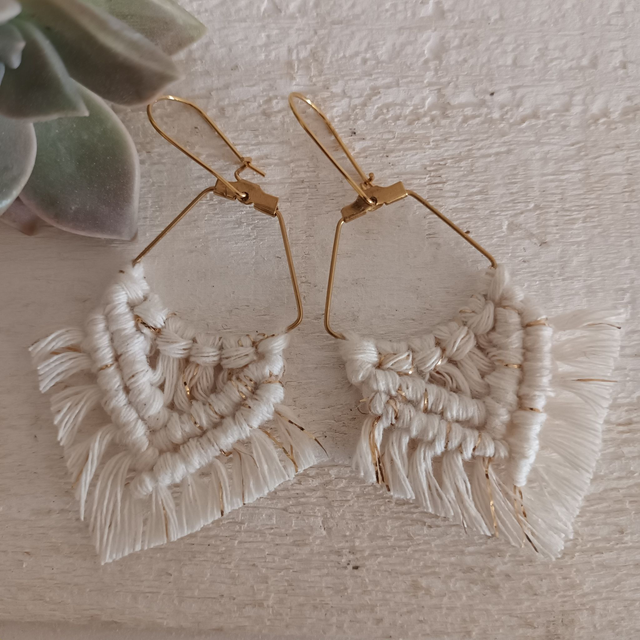 Boucle d'oreille losange macramé dorée