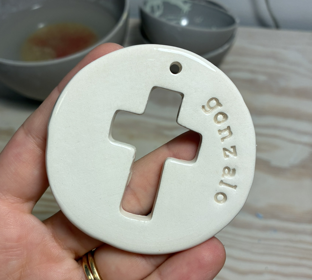 Cruz inversa con nombre 