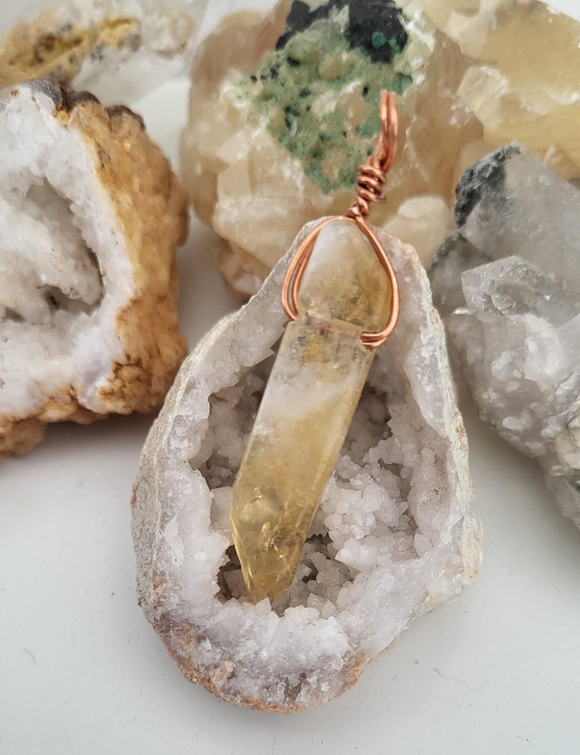 Citrine pendant - medium