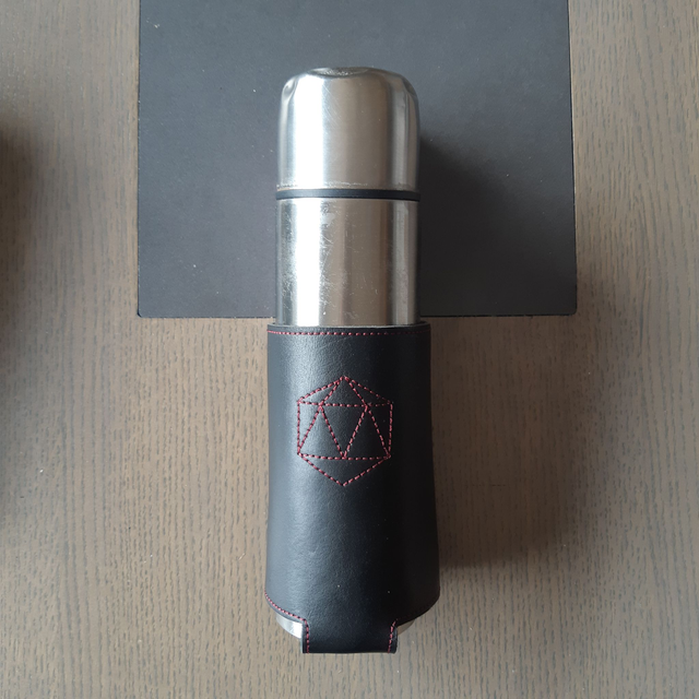 Porte bouteille pour ceinture en cuir