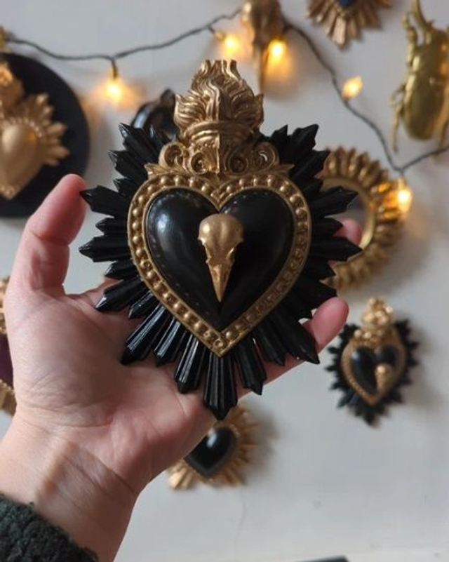 Décoration murale - cœur ex-voto - crâne corbeau