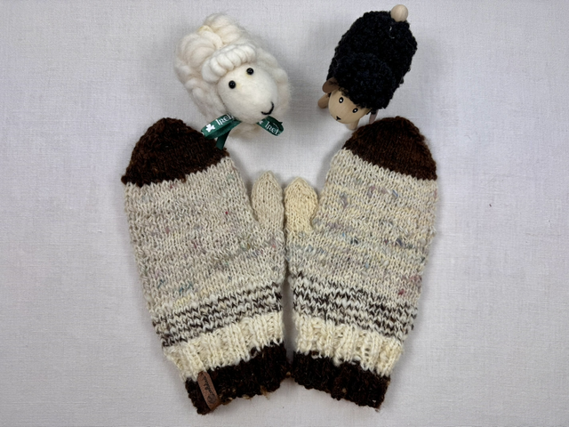 Handschuhe aus handgesponnener Schafwolle, handgestrickt 