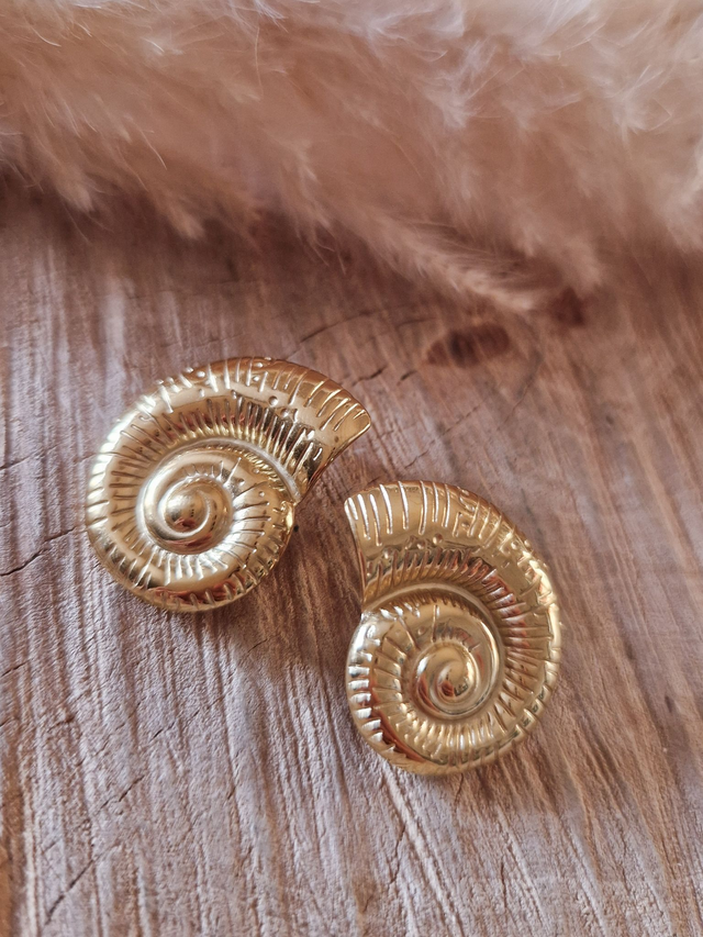 Boucles d'oreilles puces "Coquillages dorés"