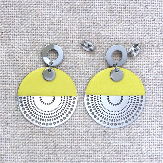 Boucles d’oreilles « Orchestre » argentées, cuir jaune citron