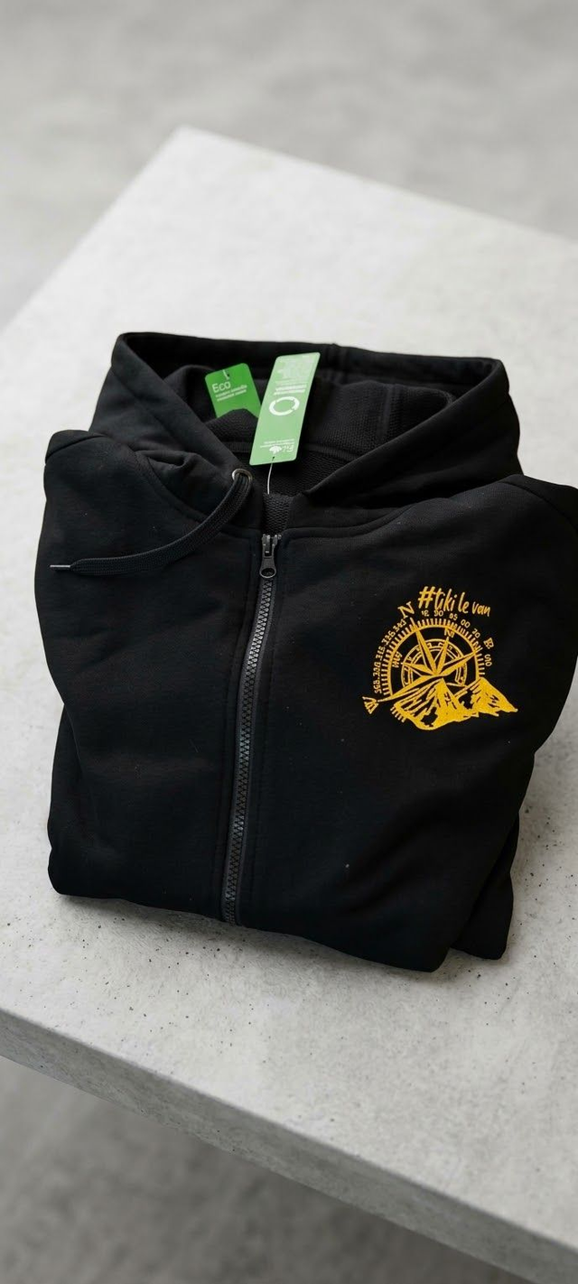 Sweat à capuche molletonné brodé "Tiki le van"