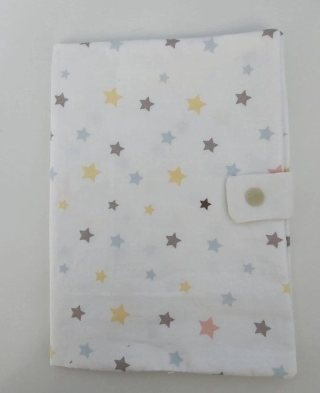 Housse de carnet de santé personnalisé avec prénom thème étoile