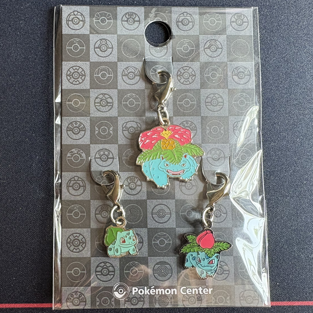 Set van 3 charms - Bulbasaur Ivysaur Venusaur - Pokémon Center official