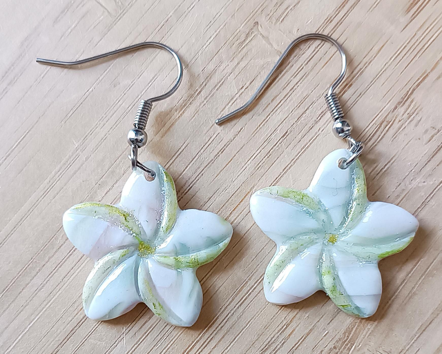 Boucles d'oreilles Vaiana marbrées blanches et vertes